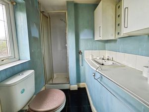 Ensuite- click for photo gallery
